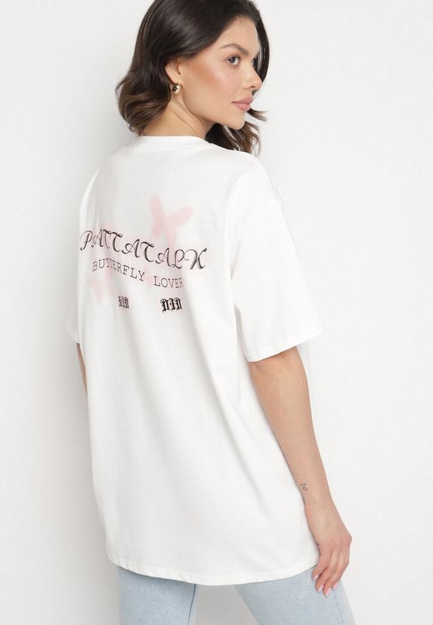 Born2be - Biały T-shirt Oversize z Bawełny z Nadrukiem z Motylem Nonatira. Okazja: na spacer. Kolor: biały. Materiał: bawełna. Wzór: nadruk. Styl: elegancki, klasyczny