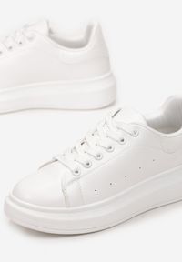 Born2be - Białe Sneakersy Hypnotic. Wysokość cholewki: przed kostkę. Nosek buta: okrągły. Kolor: biały. Materiał: skóra. Szerokość cholewki: normalna #2