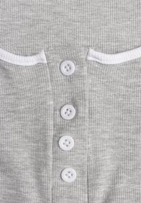 Renee - Szary Prążkowany Top z Bawełny Ozdobiony Guzikami przy Dekolcie Beralissa. Okazja: na co dzień. Kolor: szary. Materiał: prążkowany, bawełna. Wzór: aplikacja. Styl: casual #4