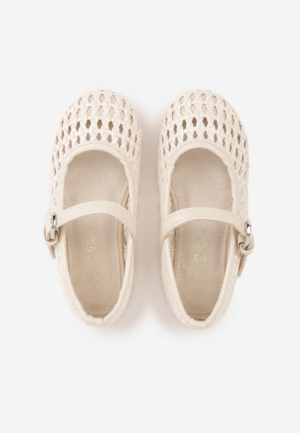 Born2be - Beżowe Balerinki Ażurowe ze Sprzączką Nellena. Okazja: na co dzień. Zapięcie: sprzączka. Kolor: beżowy. Materiał: materiał, dresówka. Wzór: ażurowy. Sezon: lato. Styl: casual