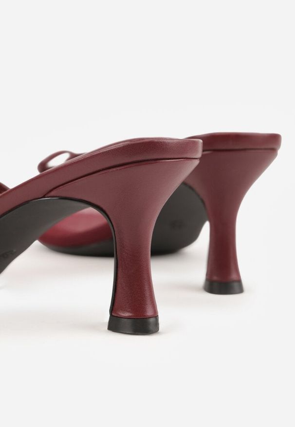 Renee - Bordowo-Czerwone Klapki na Szpilce z Siateczkową Cholewką i Kokardą Brefia. Okazja: na co dzień. Kolor: czerwony. Materiał: tiul. Obcas: na szpilce. Styl: casual. Wysokość obcasa: średni