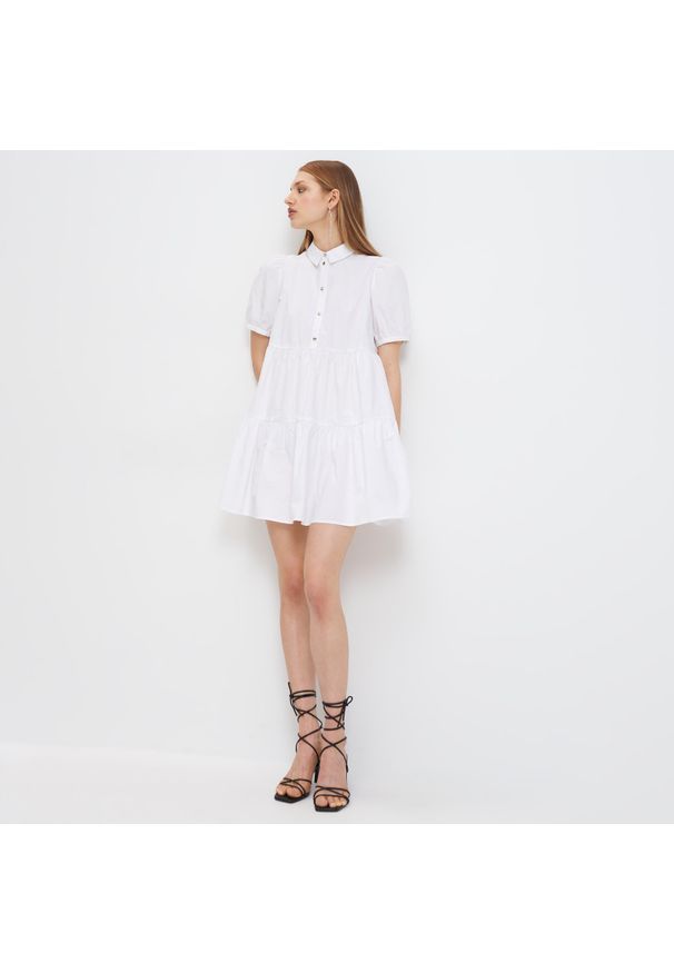 Mohito - Sukienka z falbanami - Biały. Kolor: biały