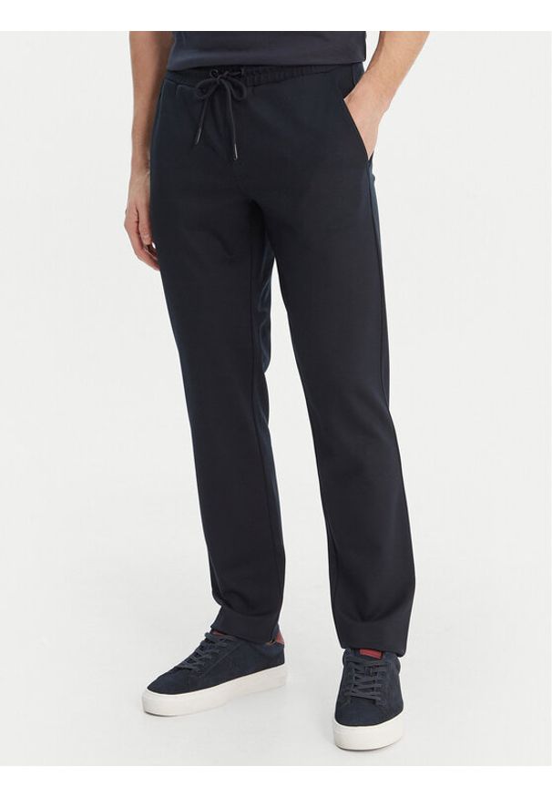 Bugatti Spodnie dresowe 8250-15123E Granatowy Relaxed Fit. Kolor: niebieski. Materiał: wiskoza