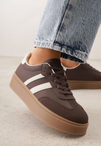 Renee - Brązowe Sneakersy VICES Typu Tenisówki na Platformie z Paskami po Bokach Zidilla. Okazja: na co dzień. Zapięcie: pasek. Kolor: brązowy. Materiał: jeans. Obcas: na platformie #3