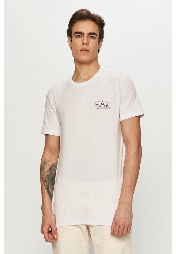 EA7 Emporio Armani - T-shirt. Okazja: na co dzień. Kolor: biały. Materiał: dzianina. Wzór: aplikacja, gładki. Styl: casual