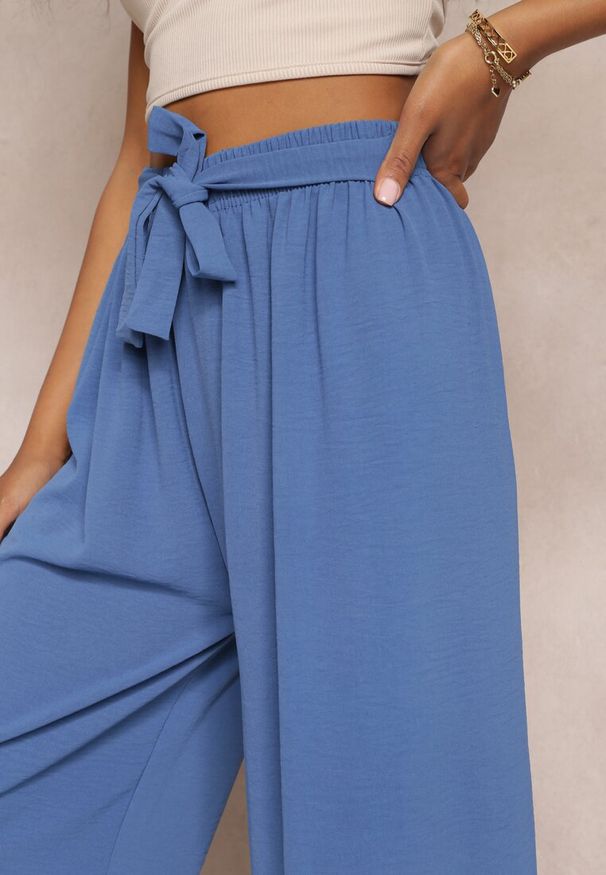 Renee - Granatowe Spodnie z Szerokimi Nogawkami i Doszytym Paskiem w Talii Atita. Kolor: niebieski