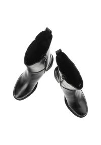 Czarna Kozaki Marco Tozzi Ocieplane Buty Damskie. Kolor: czarny. Materiał: wełna, jeans, syntetyk, skóra ekologiczna, futro. Sezon: zima. Obcas: na obcasie. Styl: klasyczny, elegancki. Wysokość obcasa: średni #3