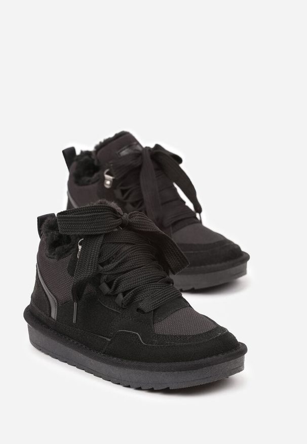 Renee - Czarne Zimowe Sneakersy Vices Stylizowane na Śniegowce z Futerkiem Tennira. Okazja: na spacer, na co dzień. Zapięcie: sznurówki. Kolor: czarny. Materiał: futro. Sezon: zima. Obcas: na płaskiej podeszwie. Sport: turystyka piesza
