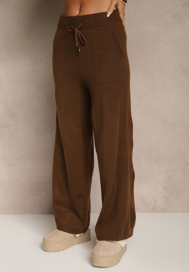Renee - Brązowy Komplet z Dzianiny Spodnie Wide Leg i Retro Kardigan Giosila. Kolekcja: plus size. Kolor: brązowy. Materiał: dzianina