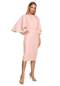Sukienki.shop - Sukienka elegancka ołówkowa z szerokimi rękawami pudrowa z pelerynką. Okazja: na ślub cywilny, na komunię, na wesele. Typ sukienki: ołówkowe. Styl: elegancki #3