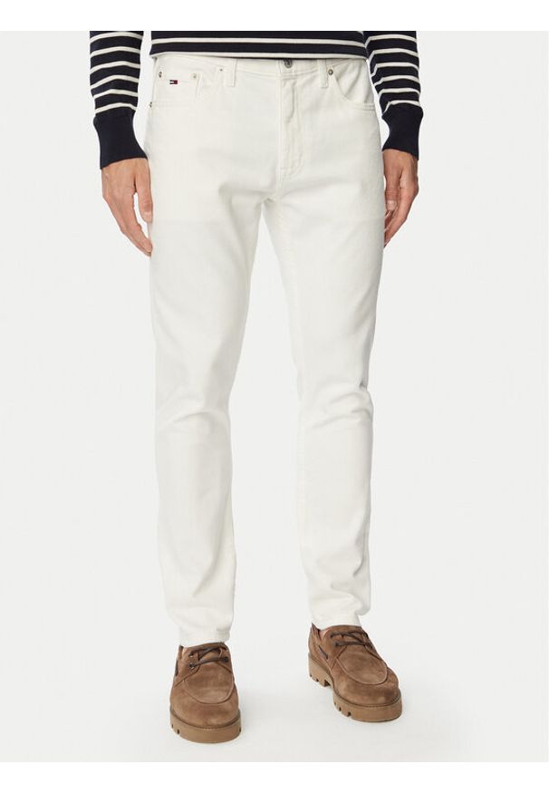 Tommy Jeans Jeansy Austin DM0DM23353 Biały Slim Fit. Kolor: biały