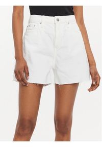 Calvin Klein Jeans Szorty jeansowe J20J222811 Biały Mom Fit. Kolor: biały. Materiał: bawełna, jeans
