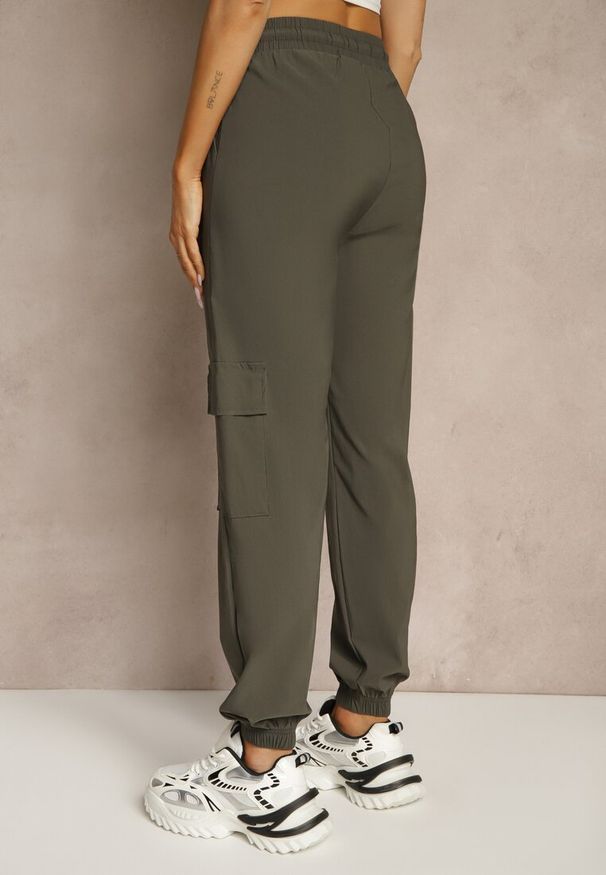 Renee - Ciemnozielone Spodnie z Wiskozą Cargo High Waist Arrioelle. Stan: podwyższony. Kolor: zielony. Materiał: wiskoza