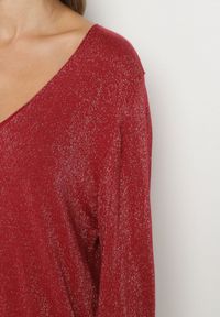 Born2be - Bordowy Wiskozowy Sweter o Pudełkowym Kroju z Metaliczną Nitką Essmia. Okazja: na co dzień, na spacer. Typ kołnierza: dekolt w serek. Kolekcja: plus size. Kolor: czerwony. Materiał: wiskoza. Styl: klasyczny, casual