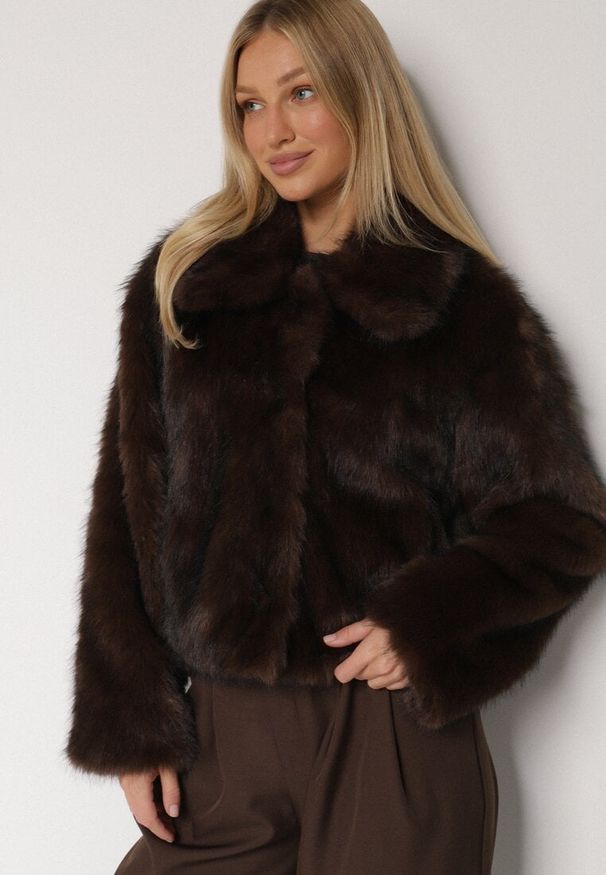 Born2be - Brązowa Krótka Kurtka Futerko z Kołnierzem Anantia. Okazja: do pracy, na co dzień, na randkę. Kolor: brązowy. Materiał: futro. Długość: krótkie. Styl: casual