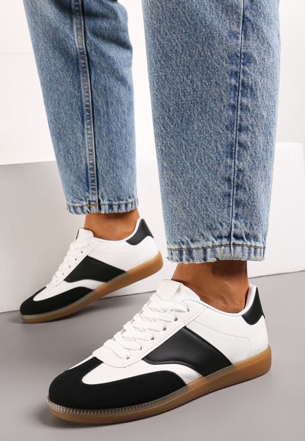 Renee - Czarno-Białe Sneakersy Tenisówki z Klasycznym Sznurowaniem Norio. Kolor: czarny. Materiał: jeans