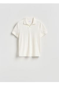 Reserved - Bawełniana koszulka polo - złamana biel. Typ kołnierza: polo. Materiał: bawełna #1