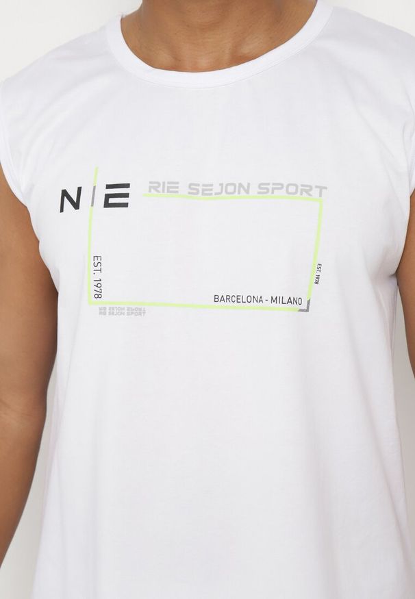 Born2be - Biała Bawełniana Koszulka bez Rękawów z Nadrukiem Acacilla. Kolekcja: plus size. Kolor: biały. Materiał: bawełna. Długość rękawa: bez rękawów. Wzór: nadruk