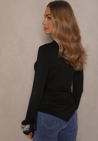 Renee - Czarna Bluzka Longsleeve z Wiskozą o Asymetrycznym Kroju ze Ściągaczem Zepilda. Okazja: na co dzień, na spotkanie biznesowe. Kolor: czarny. Materiał: wiskoza. Długość rękawa: długi rękaw. Długość: długie. Styl: biznesowy, klasyczny, elegancki, casual #4