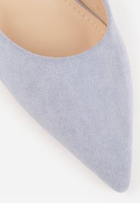 Born2be - Niebieskie Czółenka Vices z Imitacji Zamszu na Obcasie Klepsydra Esiriva. Okazja: na co dzień. Nosek buta: szpiczasty. Zapięcie: pasek. Kolor: niebieski. Materiał: zamsz. Obcas: na obcasie. Styl: wizytowy, casual, klasyczny. Wysokość obcasa: średni #6