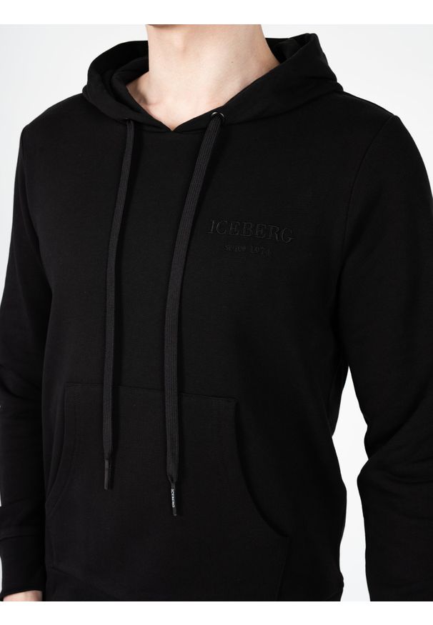 Iceberg Bluza "Hoodie" | E0206300 | Mężczyzna | Czarny. Okazja: na co dzień. Kolor: czarny. Materiał: bawełna. Styl: sportowy, casual