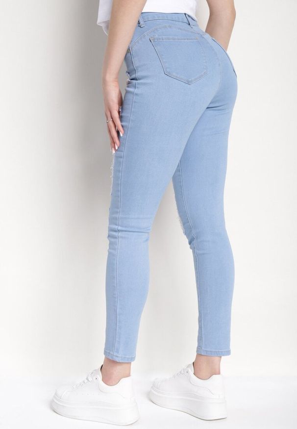 Born2be - Niebieskie Skinny Jeansy z Wysokim Stanem i Dziurami Lainera. Okazja: na co dzień. Stan: podwyższony. Kolor: niebieski. Styl: elegancki, casual