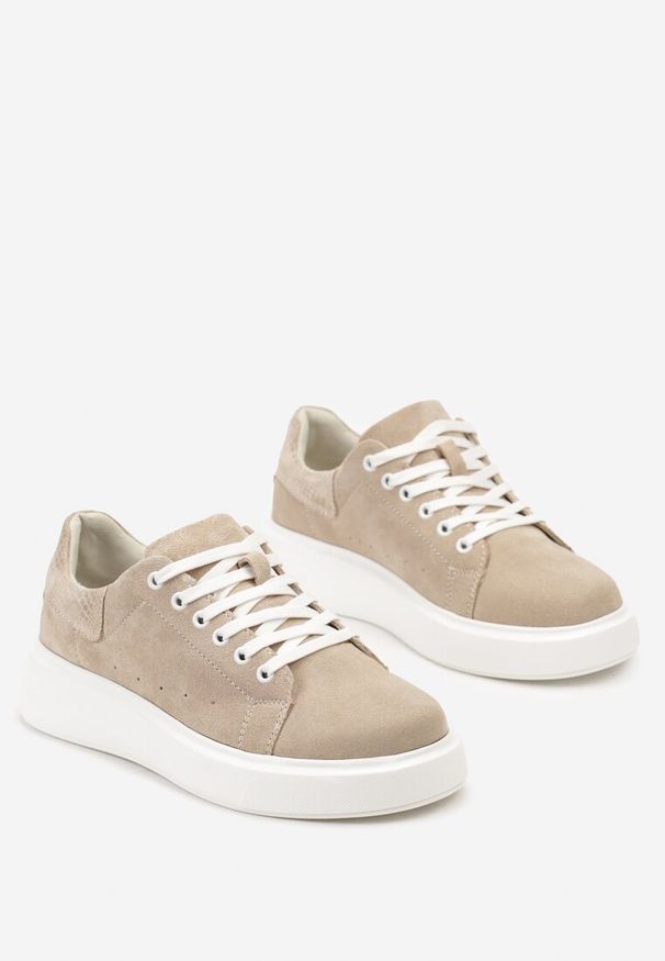 Born2be - Beżow Sneakersy z Ozdobną Wstawką na Zapiętku Klemicca. Okazja: na co dzień, na spotkanie biznesowe, do pracy. Kolor: beżowy. Materiał: jeans, skóra. Wzór: aplikacja. Sezon: lato, wiosna