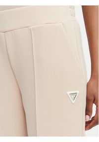 Guess Spodnie dresowe V6YB18 K4315 Beżowy Regular Fit. Kolor: beżowy. Materiał: syntetyk #4