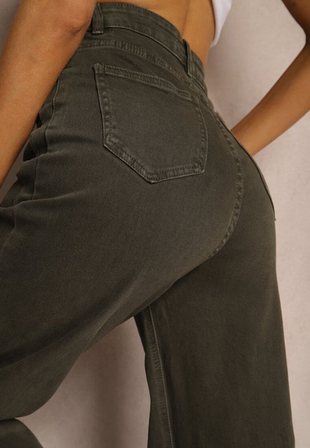 Renee - Ciemnozielone Jeansy Szerokie Phririope. Okazja: na co dzień. Stan: podwyższony. Kolor: zielony. Wzór: aplikacja. Styl: casual, elegancki