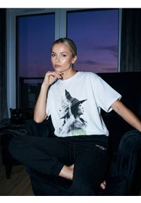 Sinsay - Bawełniana koszulka z nadrukiem Wicked - biały. Kolor: biały. Materiał: bawełna. Wzór: nadruk #1