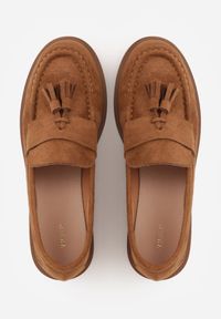 Born2be - Jasnobrązowe Mokasyny VICES ze Skórzaną Wkładką i Frędzlami Leuconisse. Okazja: na co dzień. Kolor: brązowy. Materiał: skóra. Wzór: aplikacja. Styl: casual, elegancki #2