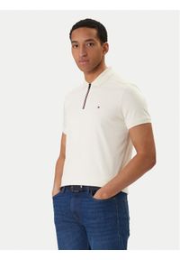 TOMMY HILFIGER - Tommy Hilfiger Polo MW0MW41613 Écru Regular Fit. Typ kołnierza: polo. Kolor: kremowy. Materiał: bawełna #1