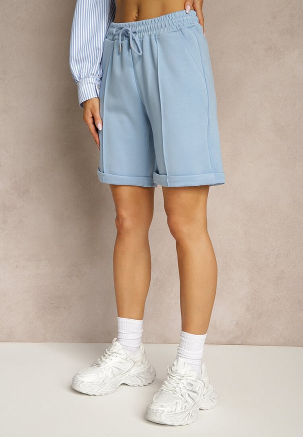 Renee - Jasnoniebieskie Casualowe Szorty High Waist z Kieszeniami Wykończone Gumką Shezetta. Okazja: na co dzień. Stan: podwyższony. Kolor: niebieski. Materiał: materiał. Sezon: lato. Styl: casual