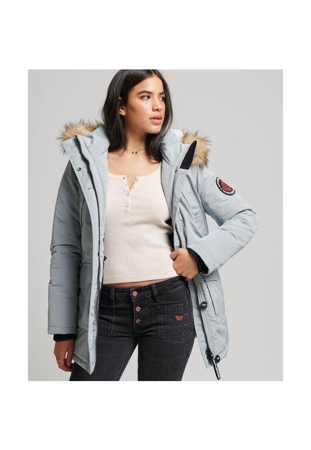 Parka z kapturem z syntetycznym futrem damska Superdry Everest. Typ kołnierza: kaptur. Kolor: szary. Materiał: futro, syntetyk. Długość rękawa: długi rękaw. Styl: elegancki