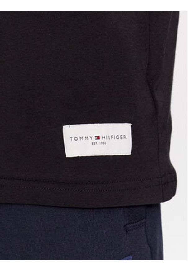 TOMMY HILFIGER - Tommy Hilfiger T-Shirt Logo UM0UM03005 Czarny Regular Fit. Kolor: czarny. Materiał: bawełna