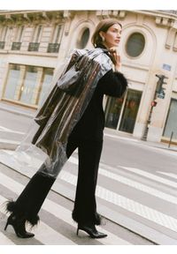 Reserved - Spodnie z piórami - czarny. Kolor: czarny. Materiał: dzianina. Wzór: gładki #1