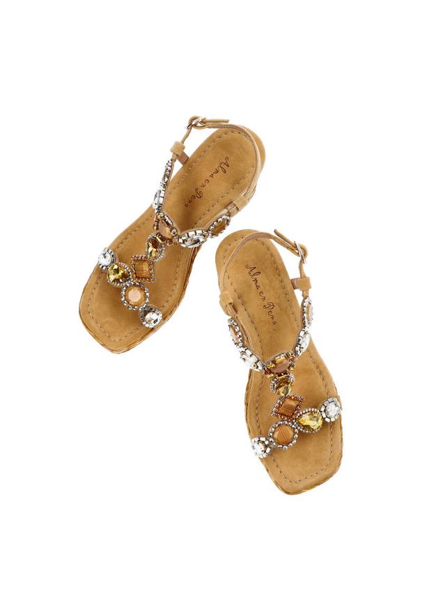 Brązowe Sandały Alma En Pena Eleganckie Espadryle Na Koturnie. Okazja: na spacer, na plażę. Zapięcie: sprzączka. Kolor: brązowy. Szerokość cholewki: normalna. Wzór: aplikacja. Materiał: materiał, zamsz, skóra. Sezon: lato. Obcas: na koturnie. Styl: elegancki