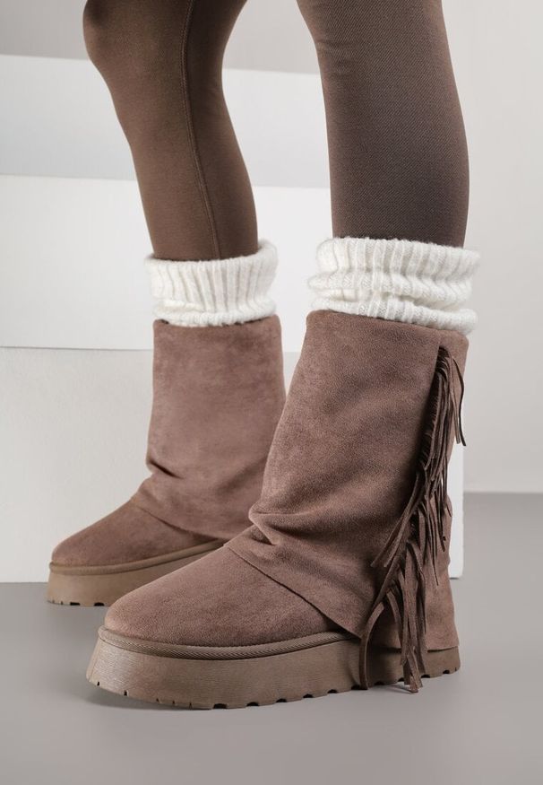 Born2be - Jasnobrązowe Botki w Stylu Śniegowców z Frędzlami i Cholewką Imitującą Nogawkę Sierafera. Zapięcie: bez zapięcia. Kolor: brązowy. Materiał: jeans. Szerokość cholewki: normalna