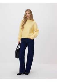 Reserved - Sweter z dodatkiem wełny - jasnożółty. Kolor: żółty. Materiał: wełna