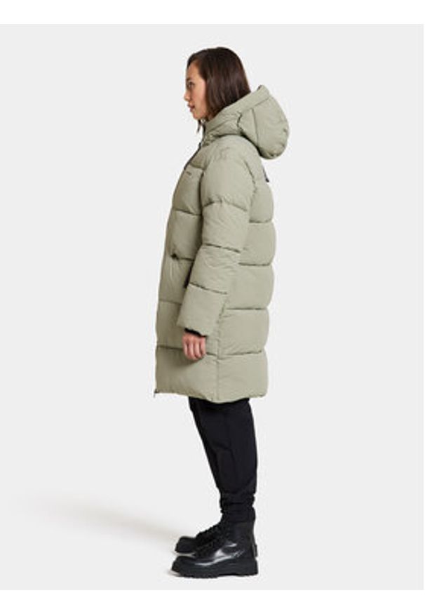 Didriksons Parka Nomi Wns Parka 3 504832 Zielony Regular Fit. Kolor: zielony. Materiał: syntetyk