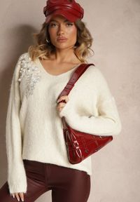 Renee - Jasnobeżowy Sweter z Wełną Ozdobiony Cekinami i Kwiatami 3D Calimi. Okazja: na co dzień. Kolor: beżowy. Materiał: wełna. Długość rękawa: długi rękaw. Długość: długie. Wzór: aplikacja, kwiaty. Sezon: jesień, zima. Styl: klasyczny, casual #4