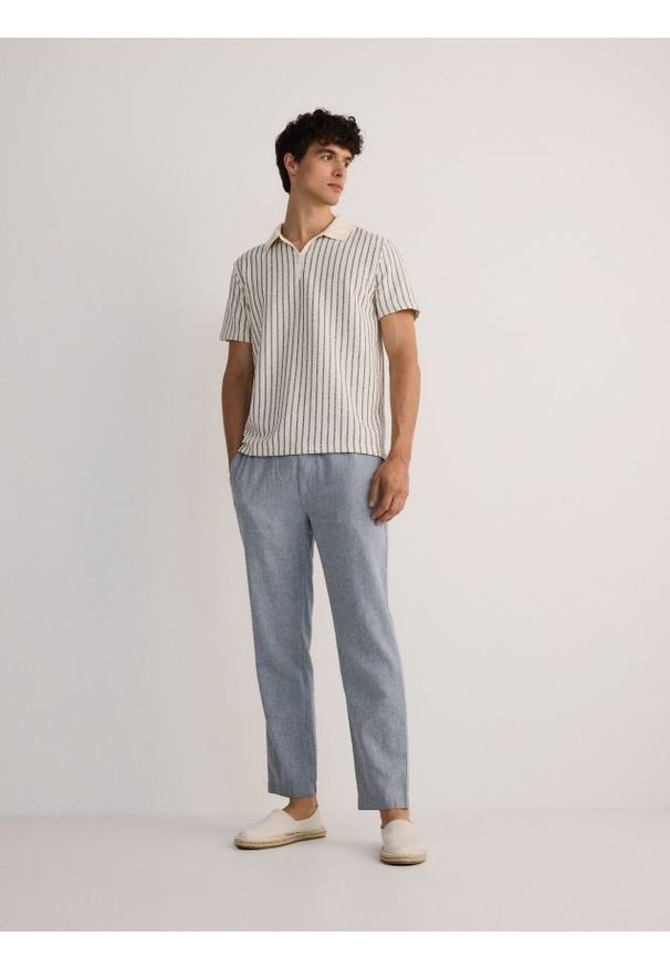 Reserved - Spodnie loose z lnem - jasnoniebieski. Kolor: niebieski. Materiał: len