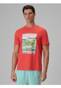 4f - 4F T-shirt regular z nadrukiem męski - koralowy L. Okazja: na co dzień. Kolor: pomarańczowy. Materiał: bawełna, dzianina. Wzór: nadruk. Styl: klasyczny, wakacyjny, casual #1