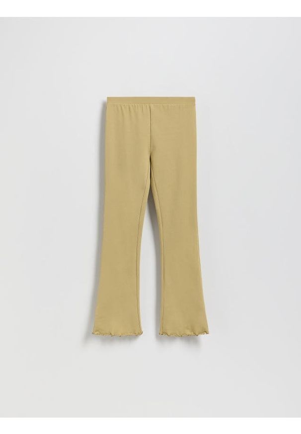 Reserved - Legginsy flare - oliwkowy. Kolor: oliwkowy. Materiał: dzianina, bawełna