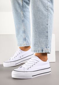 Born2be - Biało-Czarne Trampki Vices na Grubszej Podeszwie pod Kostkę Tilomea. Okazja: na co dzień. Zapięcie: sznurówki. Kolor: biały. Materiał: jeans. Styl: casual
