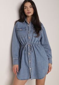 Born2be - Niebieska Koszulowa Sukienka Jeansowa z Marszczeniem i Guzikami Dorinatta. Okazja: na co dzień. Kolor: niebieski. Materiał: jeans. Wzór: ażurowy. Typ sukienki: koszulowe. Styl: elegancki, casual #4