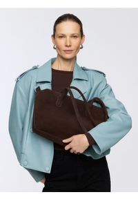 Reserved - Zamszowa torebka shopper - ciemnobrązowy. Kolor: brązowy. Materiał: zamszowe #1