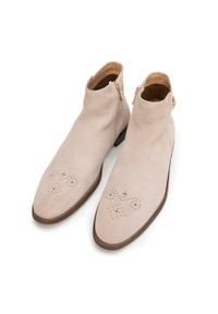 Wittchen - Męskie sztyblety zamszowe z ozdobnym dziurkowaniem jasny beż. Okazja: na co dzień. Zapięcie: pasek. Kolor: beżowy. Materiał: zamsz, skóra. Wzór: aplikacja. Sezon: wiosna, jesień. Styl: casual, elegancki #5