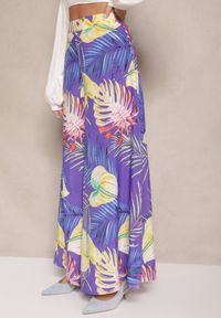 Renee - Niebieskie Spodnie z Wiskozy High Waist o Szerokim Kroju z Motywem Liści Senevira. Okazja: na co dzień. Stan: podwyższony. Kolor: niebieski. Materiał: wiskoza. Styl: casual, elegancki