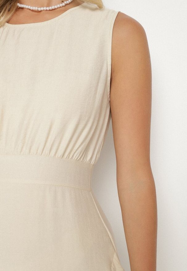 Born2be - Ciemnobeżowa Rozkloszowana Sukienka z Wiskozą o Asymetrycznym Kroju Dolorissa. Okazja: na co dzień, na spacer. Kolor: beżowy. Materiał: wiskoza. Typ sukienki: asymetryczne. Styl: casual